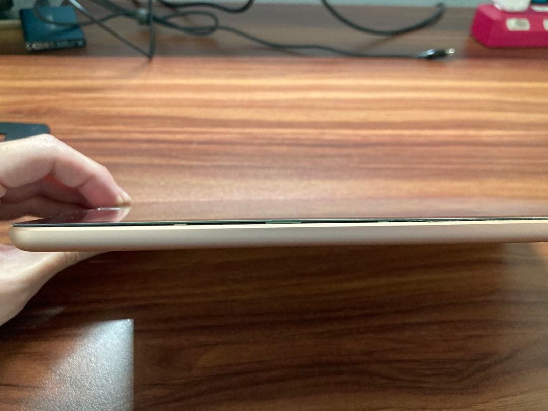 Apple iPad7 第7世代 MW762J/A 32GB Wi-Fiモデル