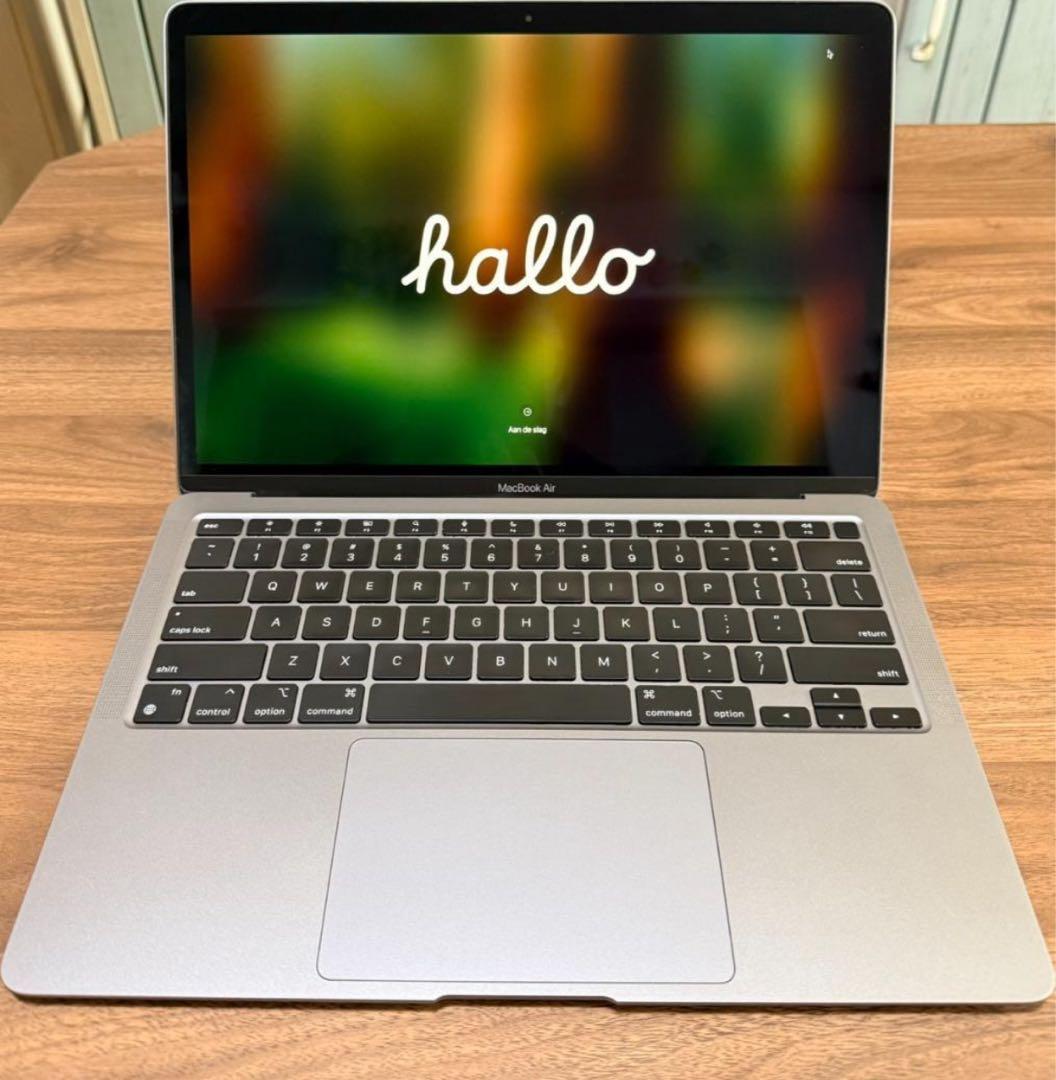 【超美品】Apple MacBook Air (M1, 2020)スペースグレー
