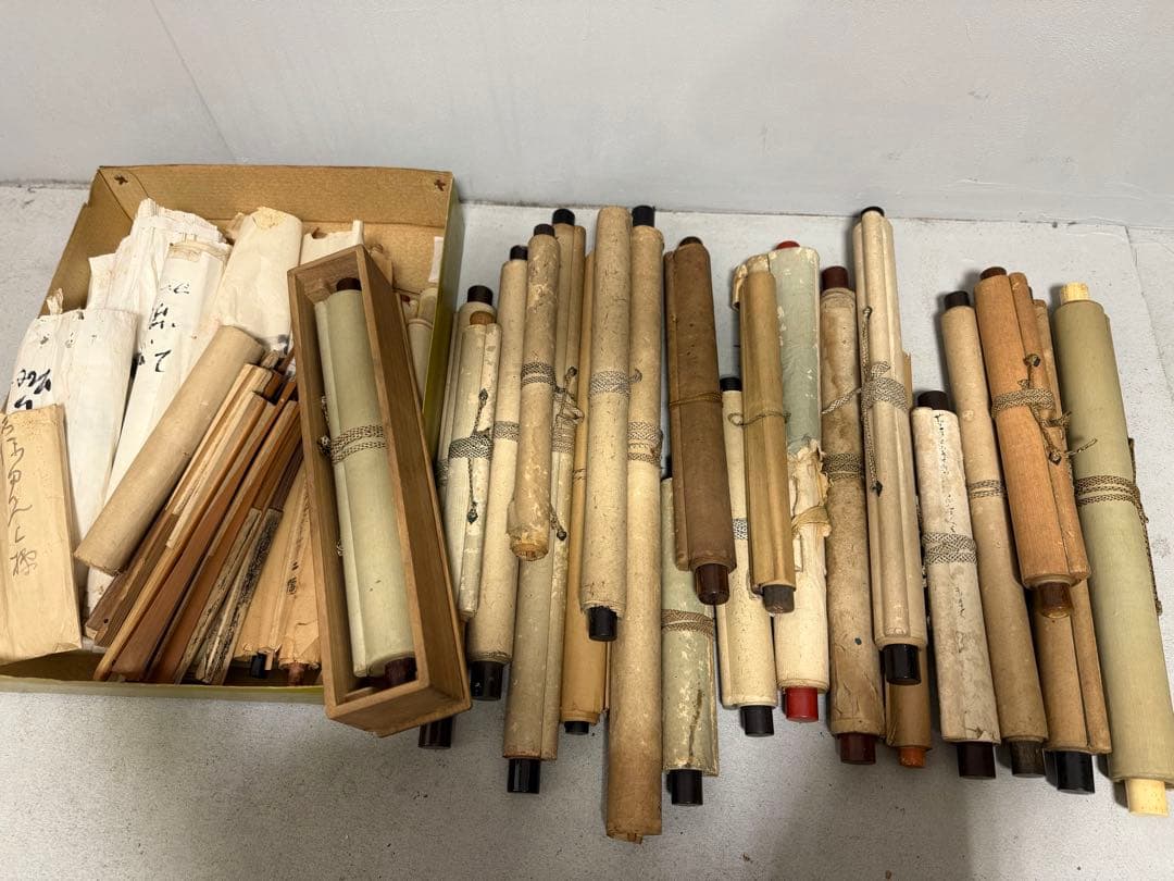 W 和歌山県 画家作品 掛軸 扇子 めくり短冊等まとめて（掛軸20本）