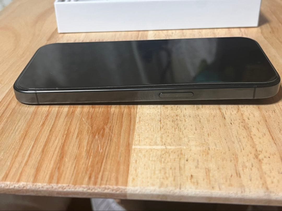 iPhone 15pro 256gb 残量87%