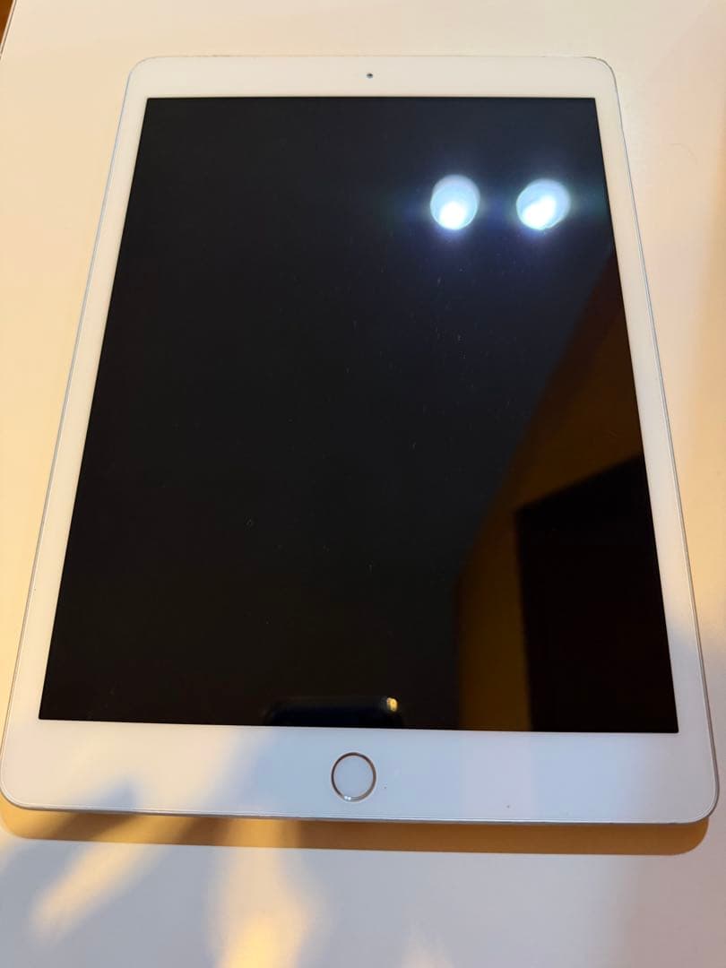 敏*様 Apple iPad 第8世代シルバー本体 箱・充電器付