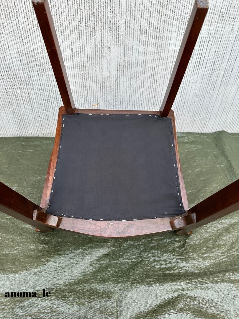 【アームチェア】木製　革張り　鋲打ち　堅牢なラウンジチェア　ヴィンテージ◎