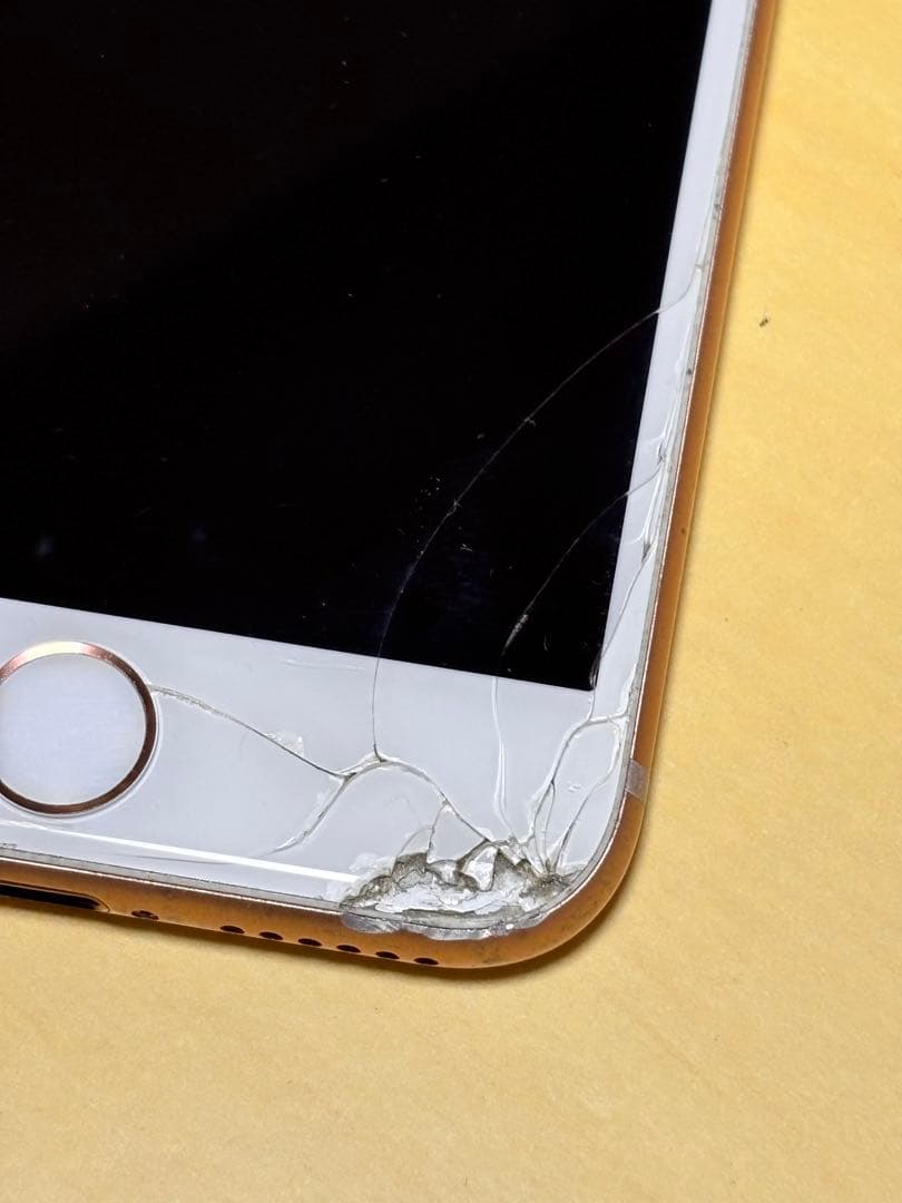 S*）様 iPhone8 64GBゴールド 画面ひび割れあり　simフリー