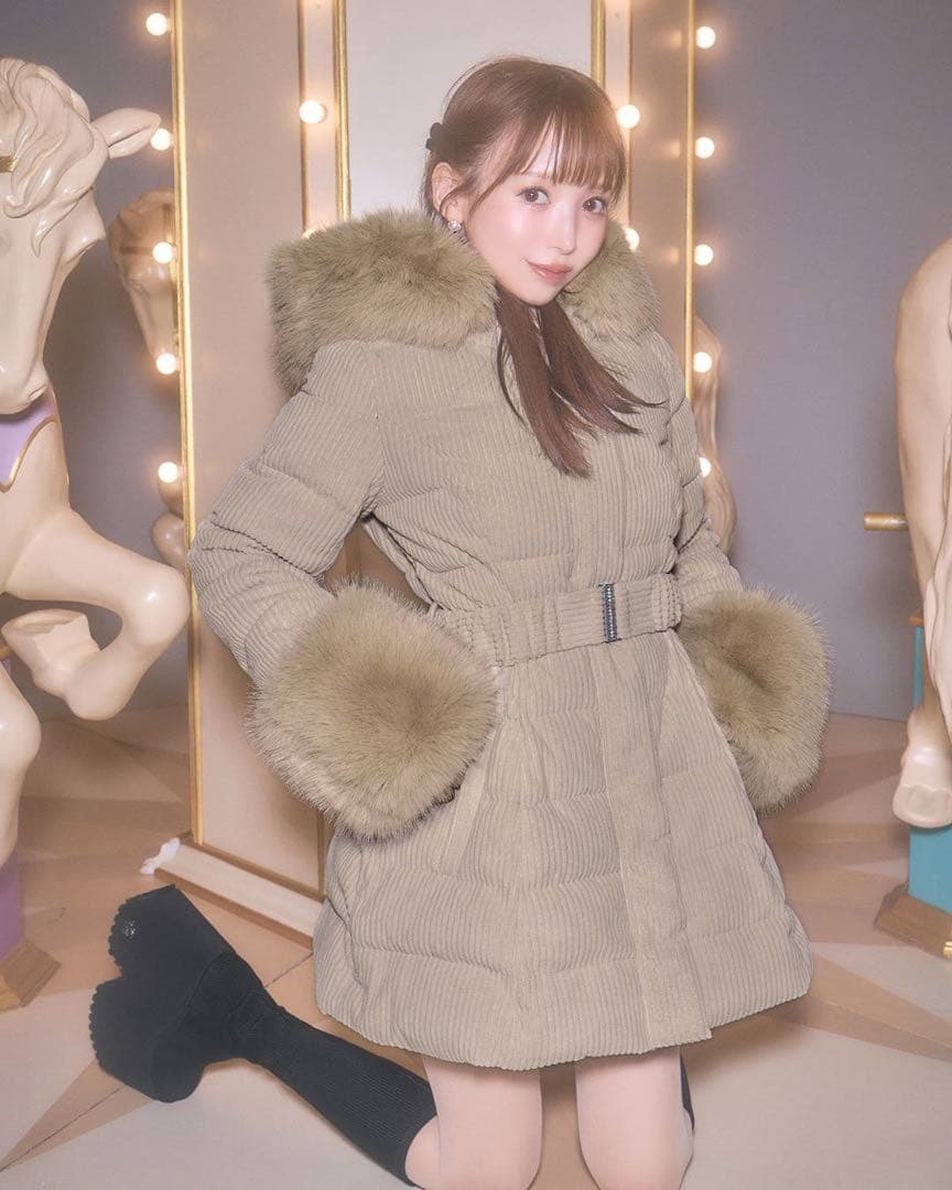 新品タグ付き ミシェルマカロン コーデュロイベルトダウンコート ベージュ