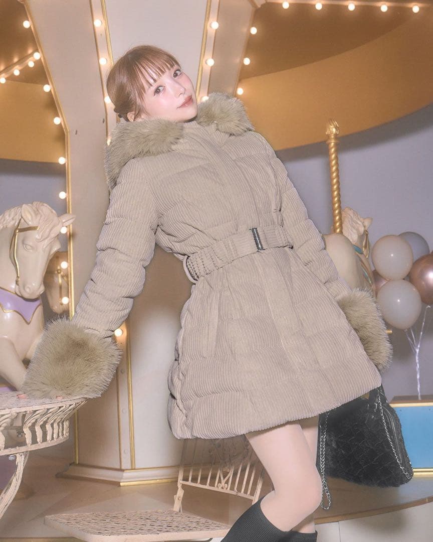 新品タグ付き ミシェルマカロン コーデュロイベルトダウンコート ベージュ