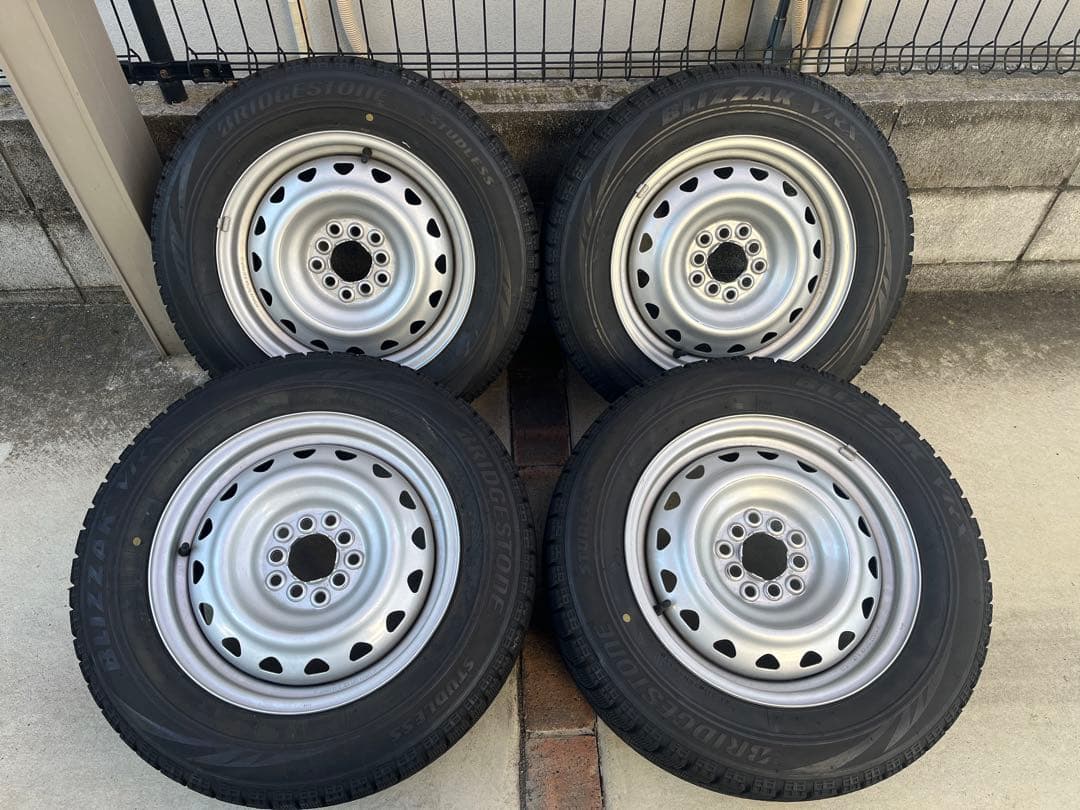 【手渡し限定】プリウス他　スタッドレス　ブリザックVRX 195/65/R15