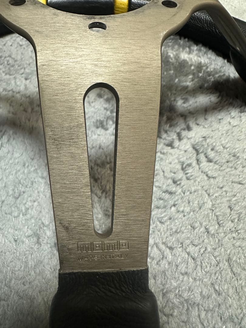 最終値下げ　MOMO ステアリング 3スポーク 黒/黄色