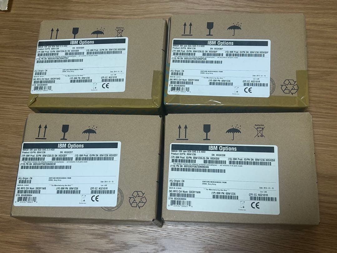 内蔵型ハードディスクドライブ IBM 00W1236 900GB 10K 6Gb SAS 2.5 HDD