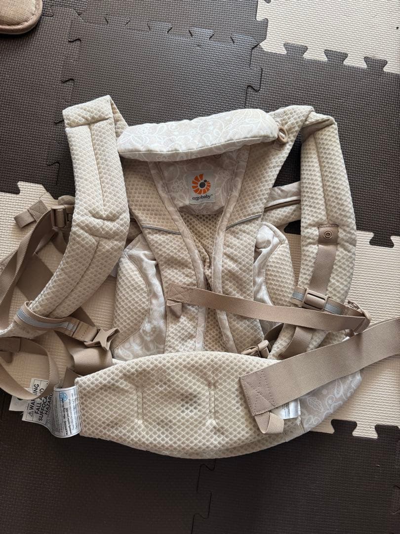 美品エルゴ ergo オムニブリーズ 抱っこ紐 ナチュラルベージュ本日限定価格