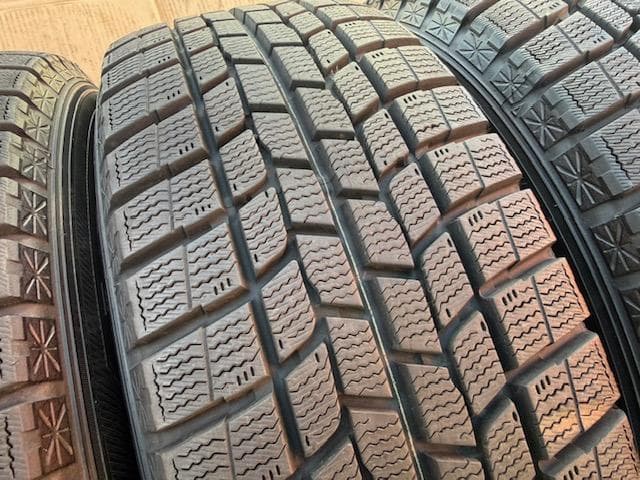 セレナ ノア ヴォクシー スタッドレスタイヤセット 195/65R15 バリ山！