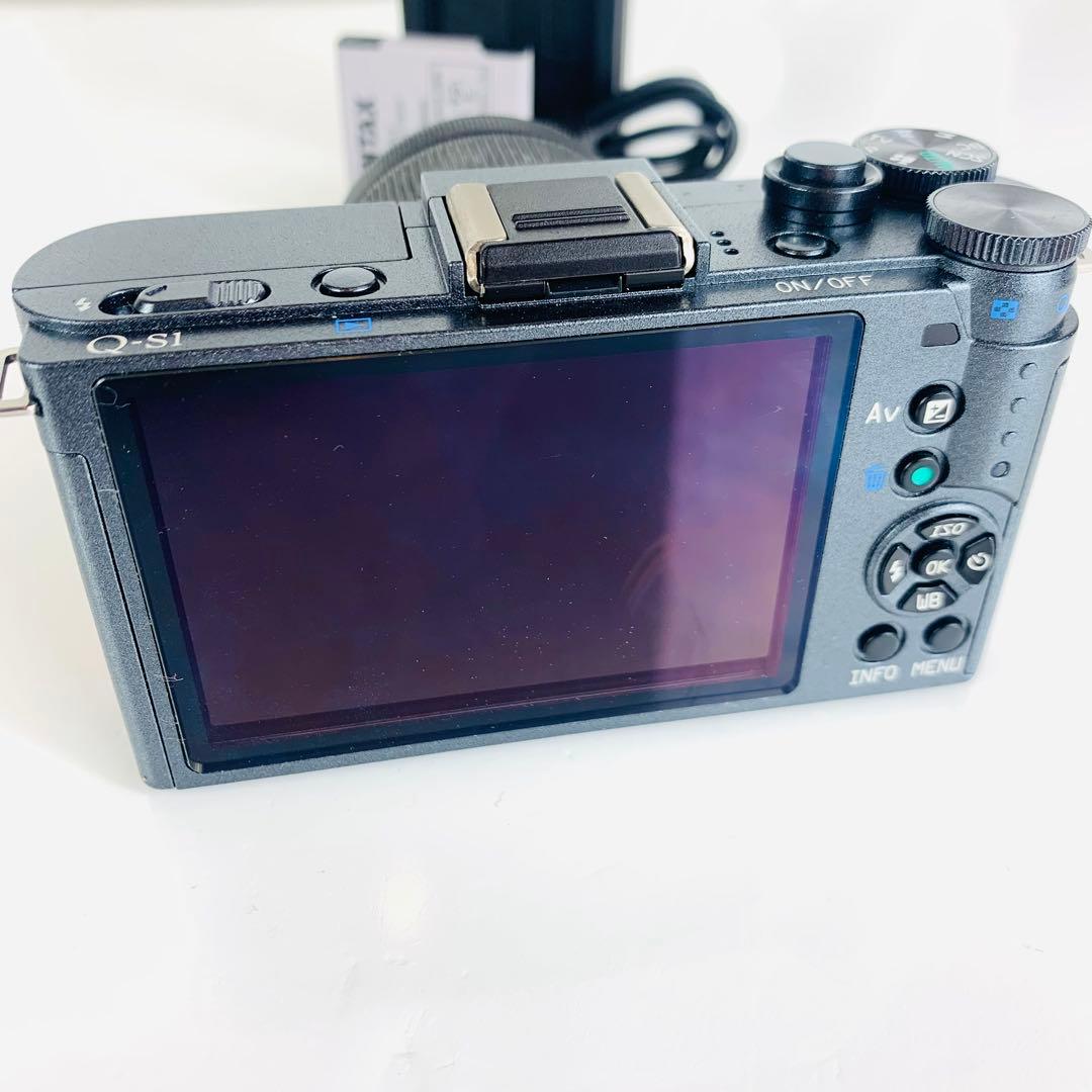 PENTAX Q-S1 レッド｜02 STANDARD ZOOM レンズ付属