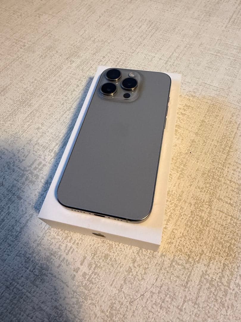 iPhone 15 Pro ナチュラルチタニウム 本体 SIMフリー 128GB