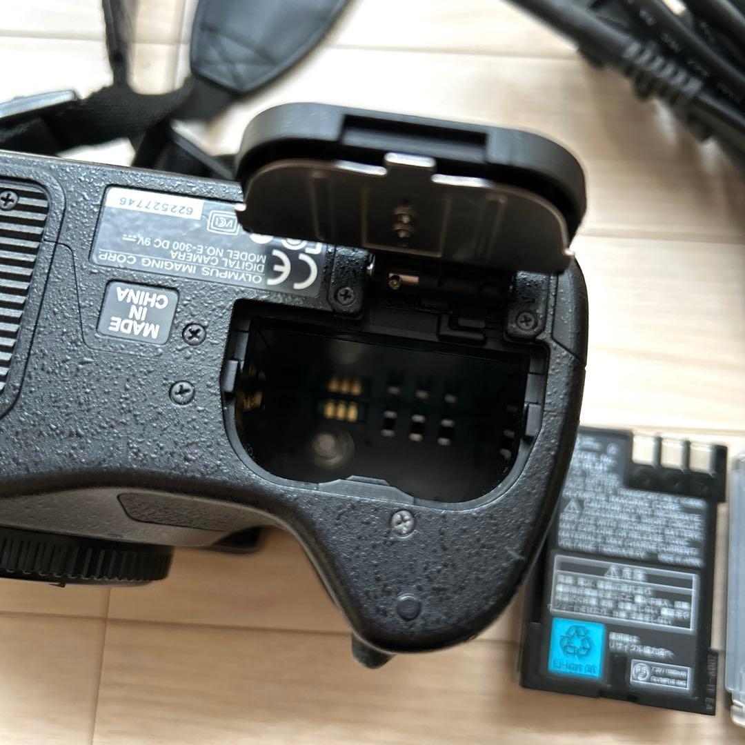 美品 OLYMPUS E-300 ダブルレンズセット カード付 一眼レフカメラ