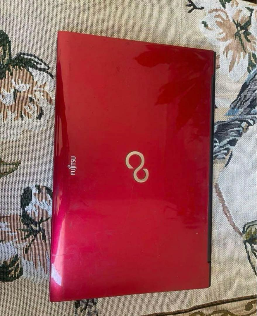 富士通　ノートパソコン windows11 core i3 AH45/K 赤