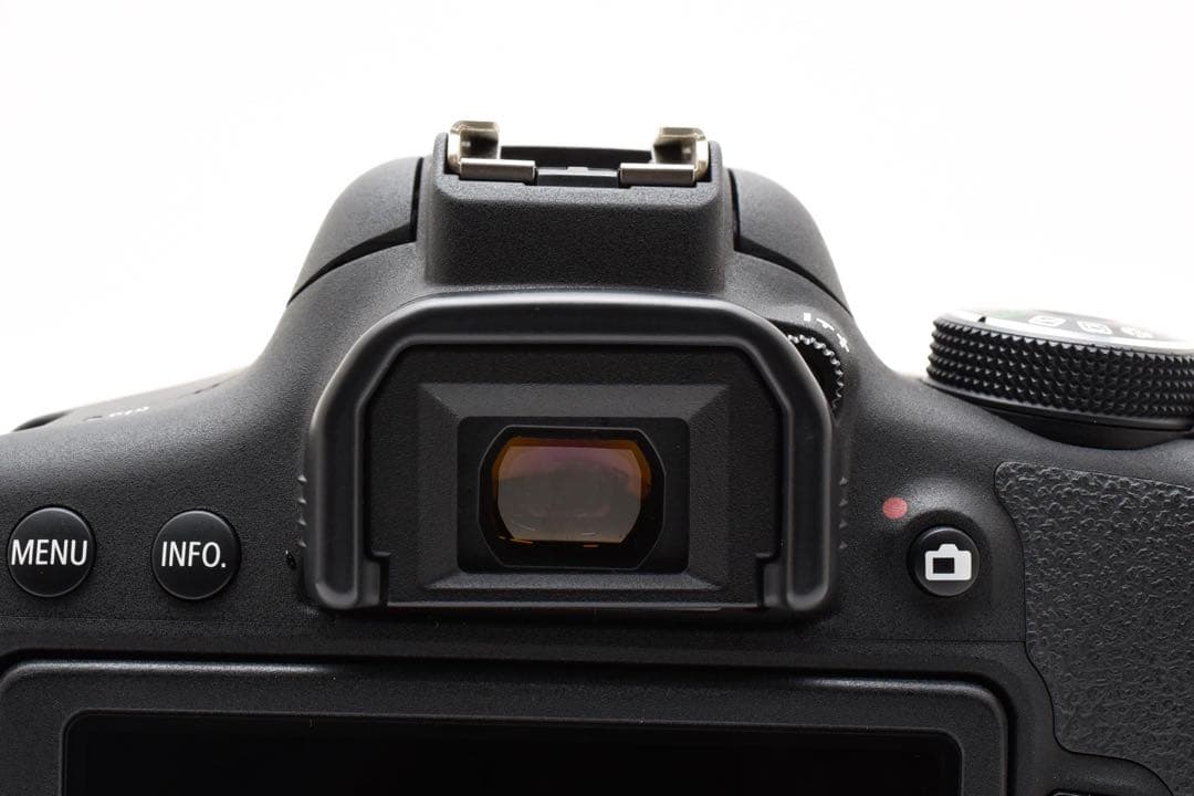 保証付き/デジタル 一眼レフ カメラcanon kiss x8i標準レンズセット