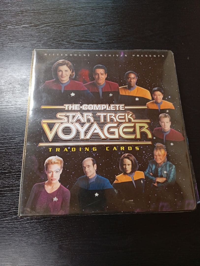 スタートレック　ボイジャー　トレーディングカード　専用バインダー入り