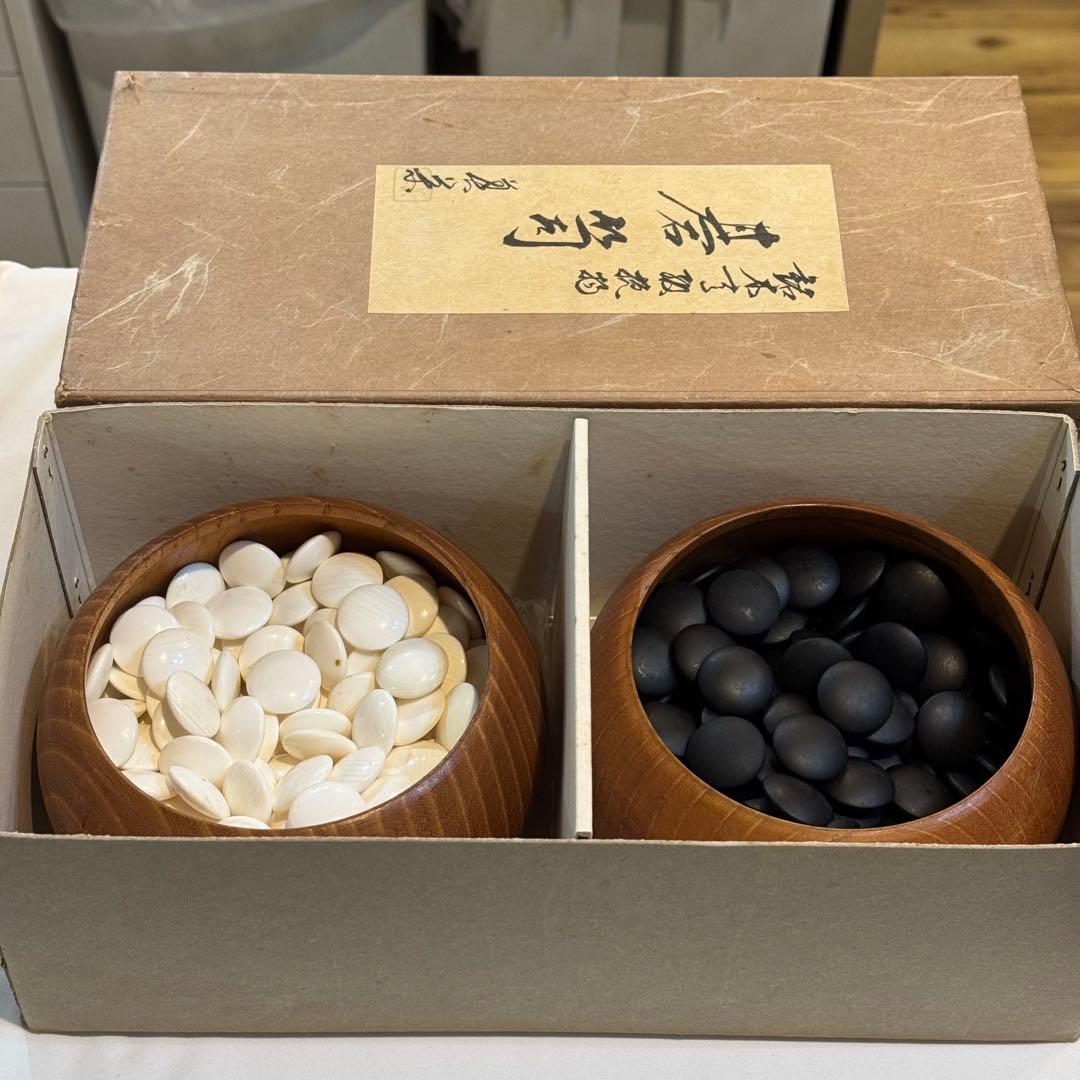 454＊ 高級碁石・碁笥セット 本蛤碁石 那智黒 特大 桜生地 木製碁笥 箱付き