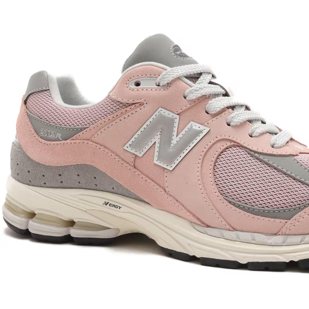 靴 New Balance M2002RFC