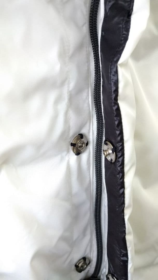 ①　バジュラ　ダウンジャケット フード付き