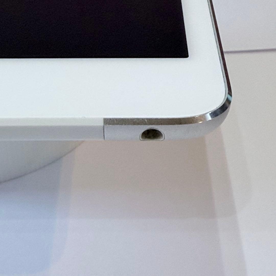 Apple iPad mini4 128GB Wi-Fiセルラー シルバー