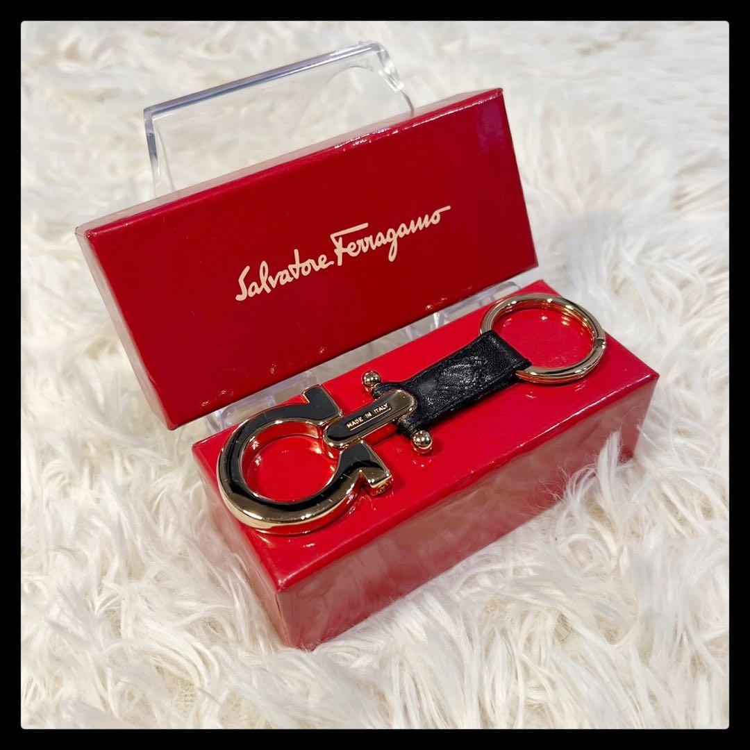 未使用品 イタリア製 サルヴァトーレフェラガモ キーリング ガンチーニ ブラック