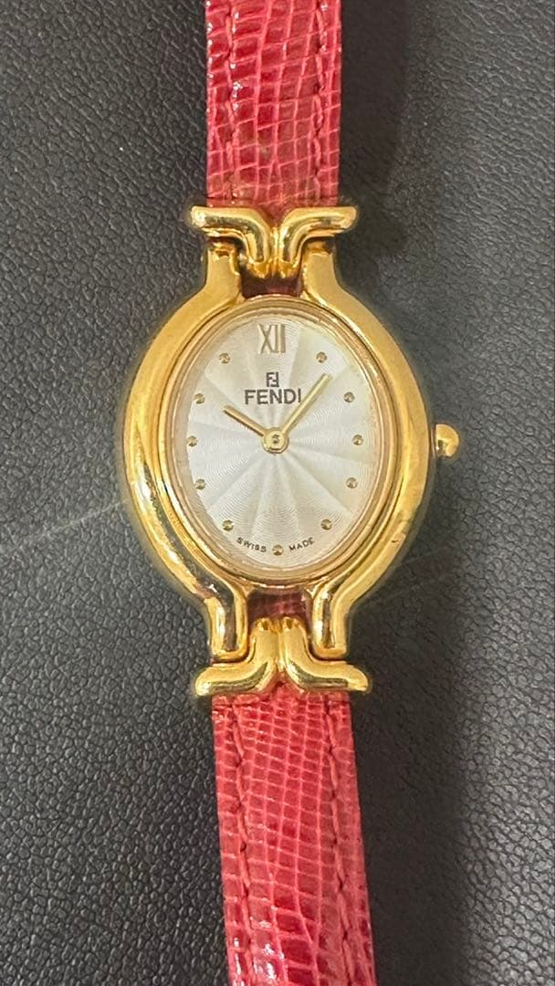 FENDI ゴールドレッドレザーバンド腕時計