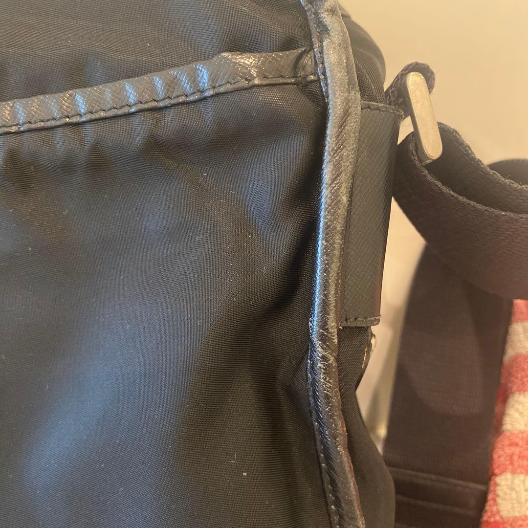 【PRADA】ショルダーバッグ　三角ロゴプレート　ナイロン　ブラック　A4