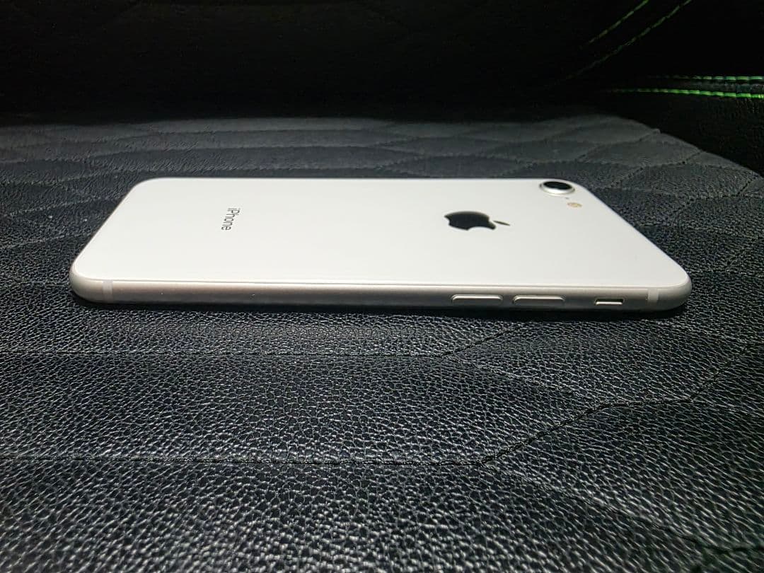 iPhone 8 シルバー 本体 SIMフリー 64GB