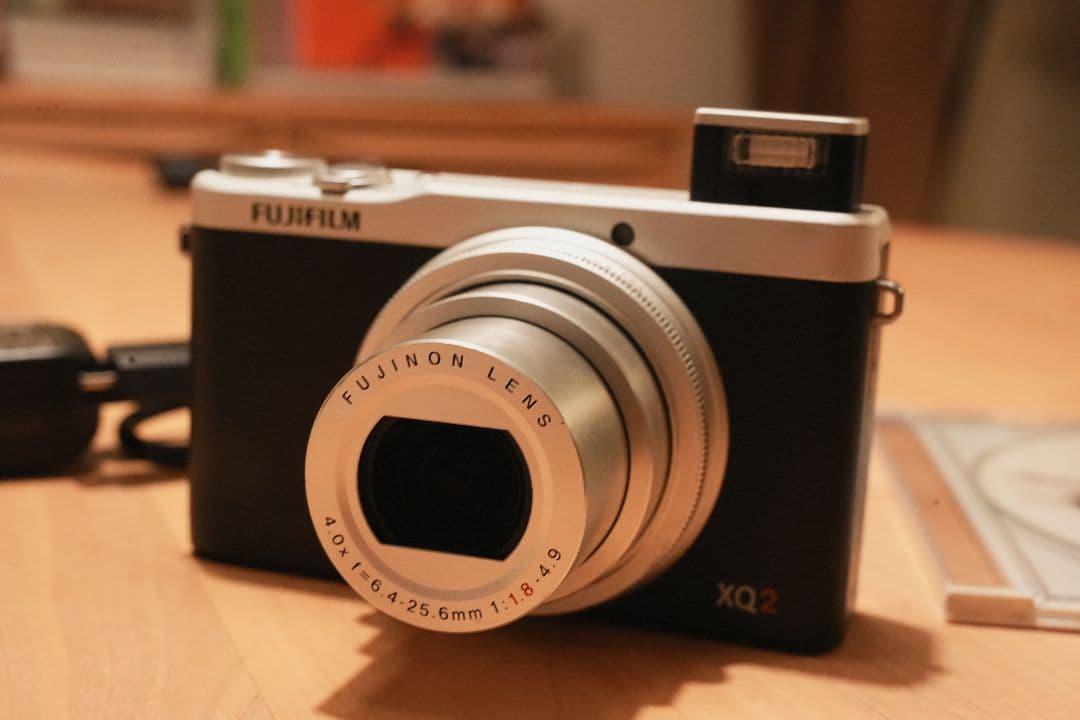 【動作確認済】FUJIFILM XQ2 シルバー コンパクトデジタルカメラ