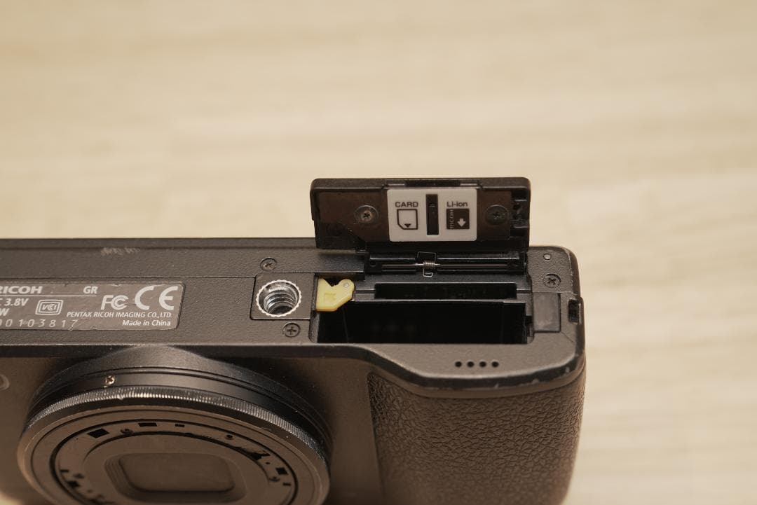 RICOH デジタルカメラ GR (APS-C) 初代モデル