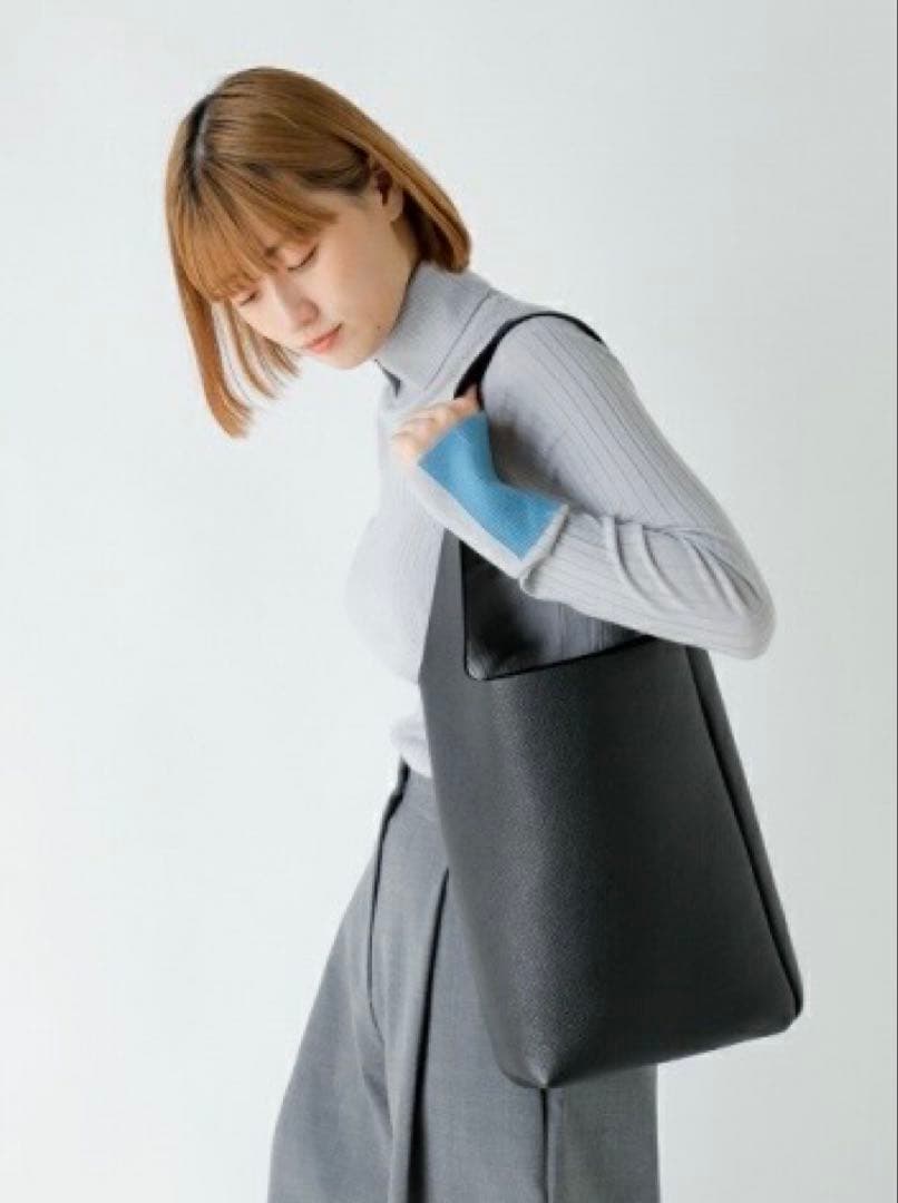 Aeta ショルダーバッグ　ブラウン　シボ革