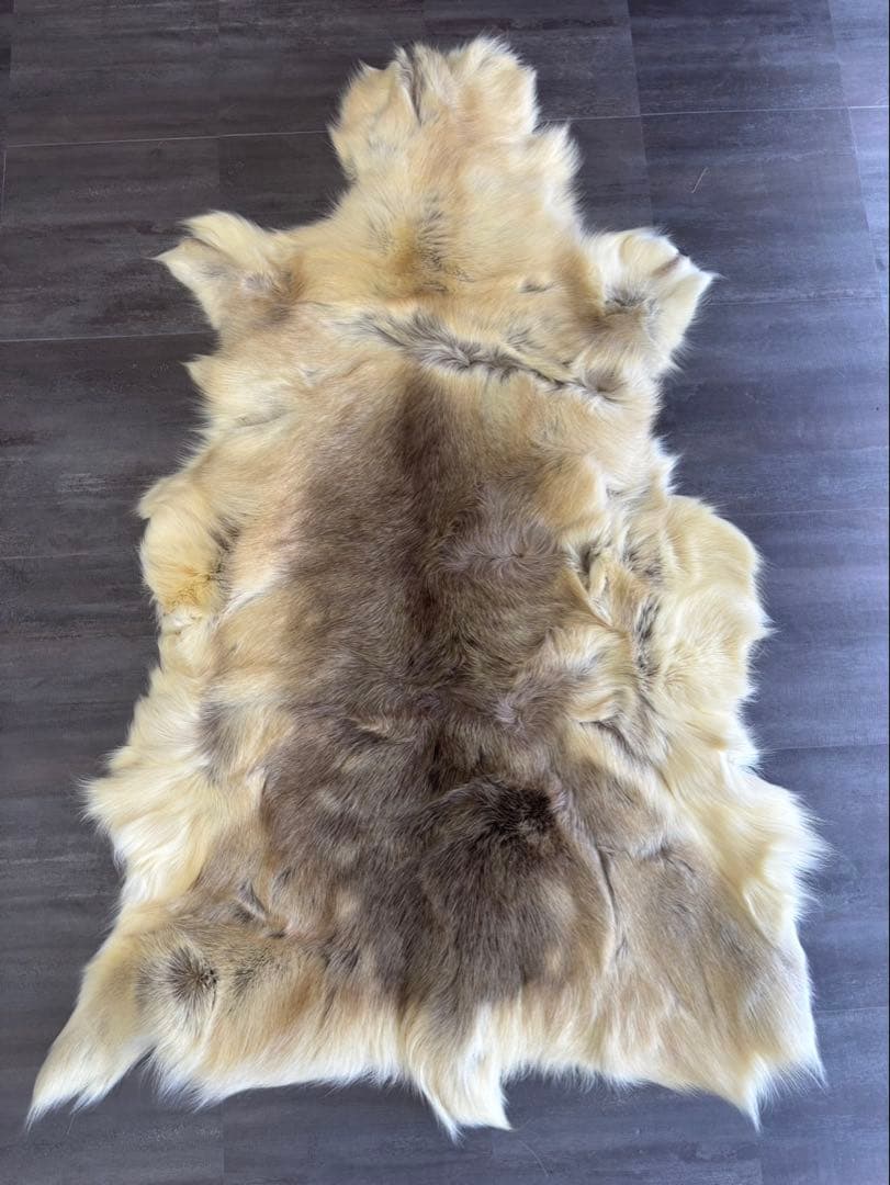 本物 トナカイ毛皮フィンランド製 毛皮ラグ Nordis Collection