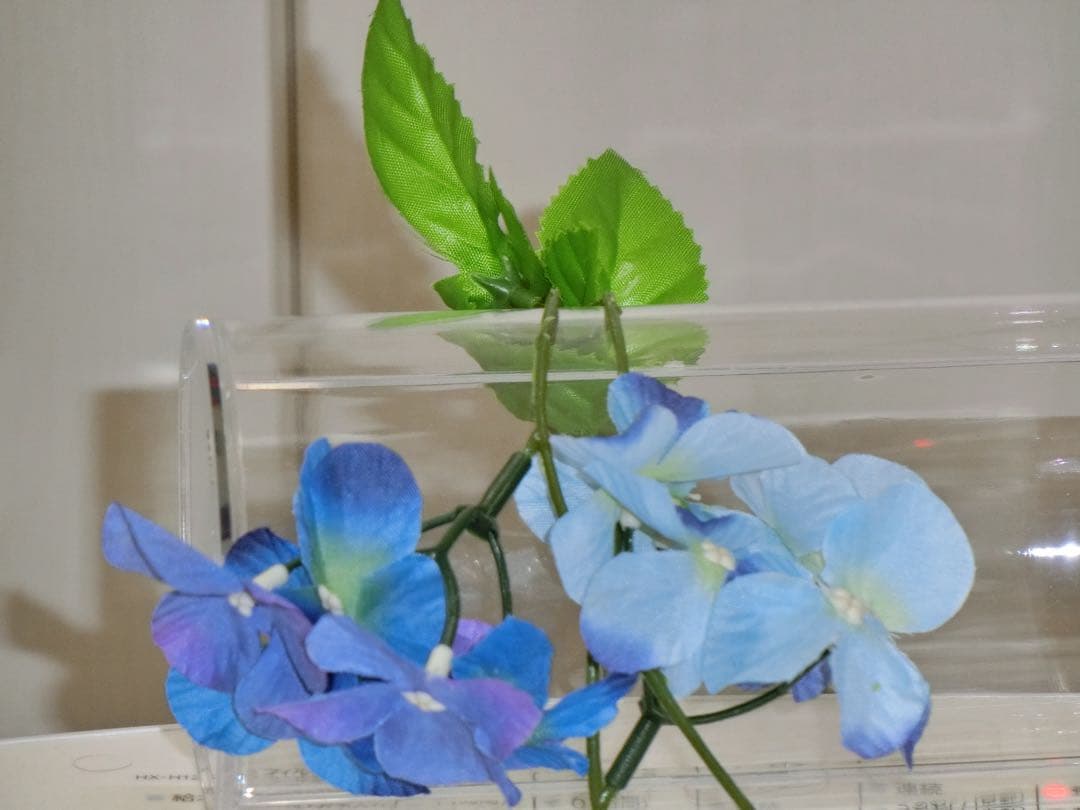 美品　CASIO カメラ　EX-ZR70 充電器　箱　ホワイト コンデジ　動作品