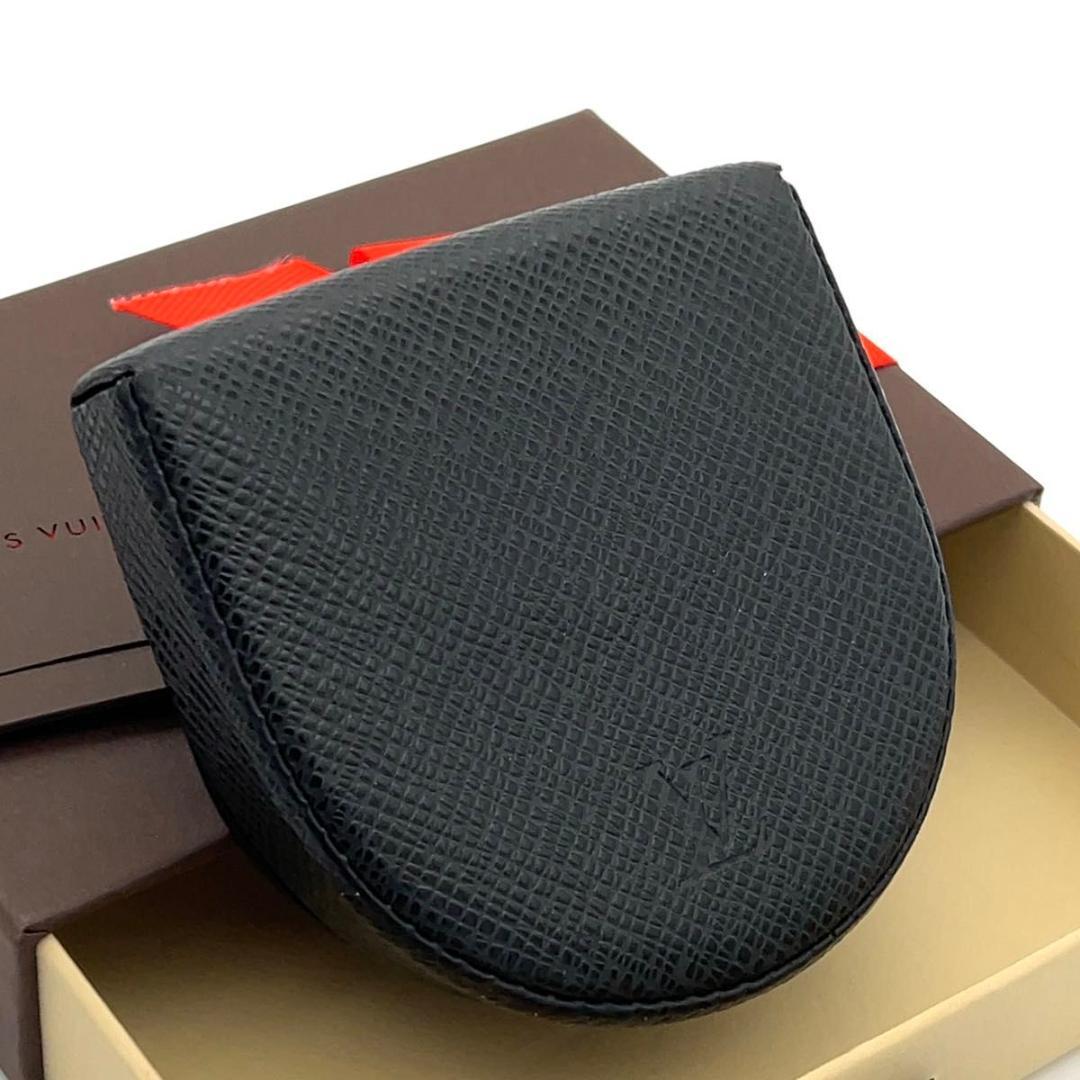 ルイヴィトン 小銭入れ タイガ ポルトモネ キュヴェット 黒 ブラック 馬蹄形