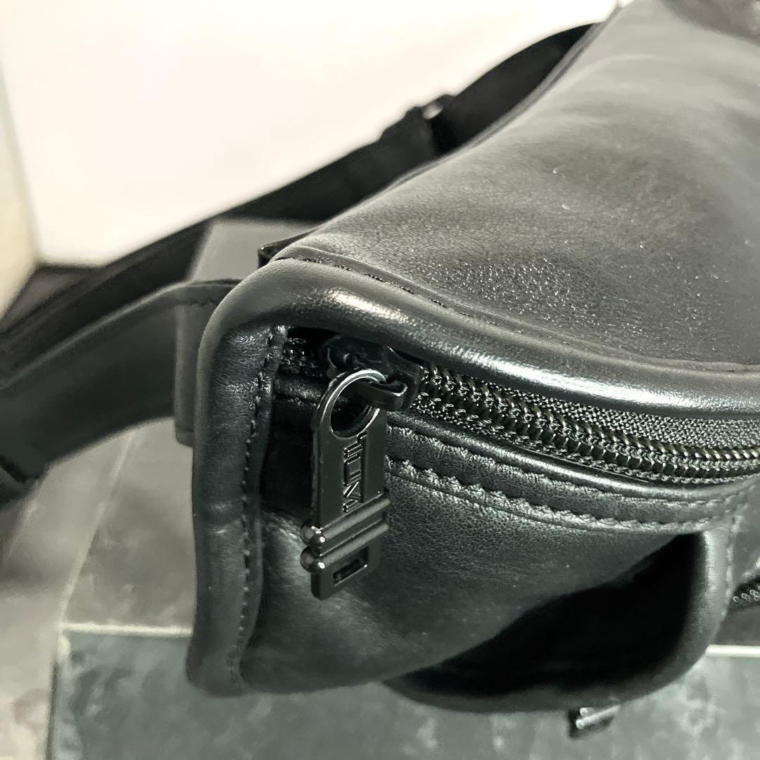 【超希少】【TUMI】トゥミ　ボディバッグ　ウエストバッグ　レザー　ブラック