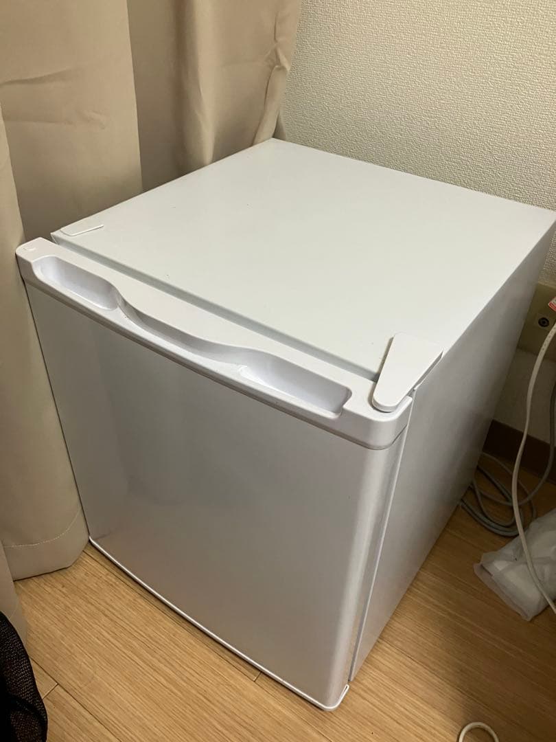 コンパクトホワイト冷蔵庫