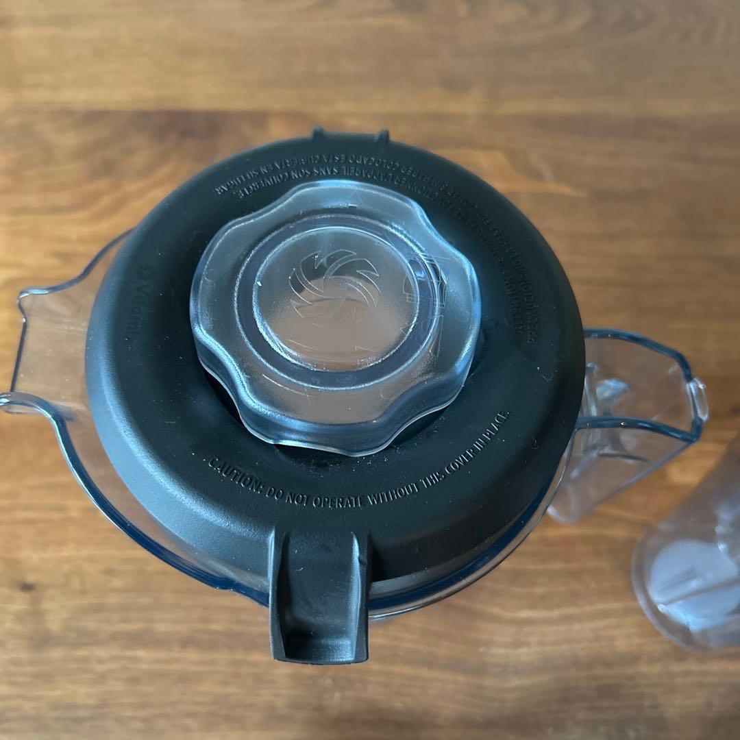 スーパーセール❗️ 美品　Vitamix ブレンダー本体 2カップ付き