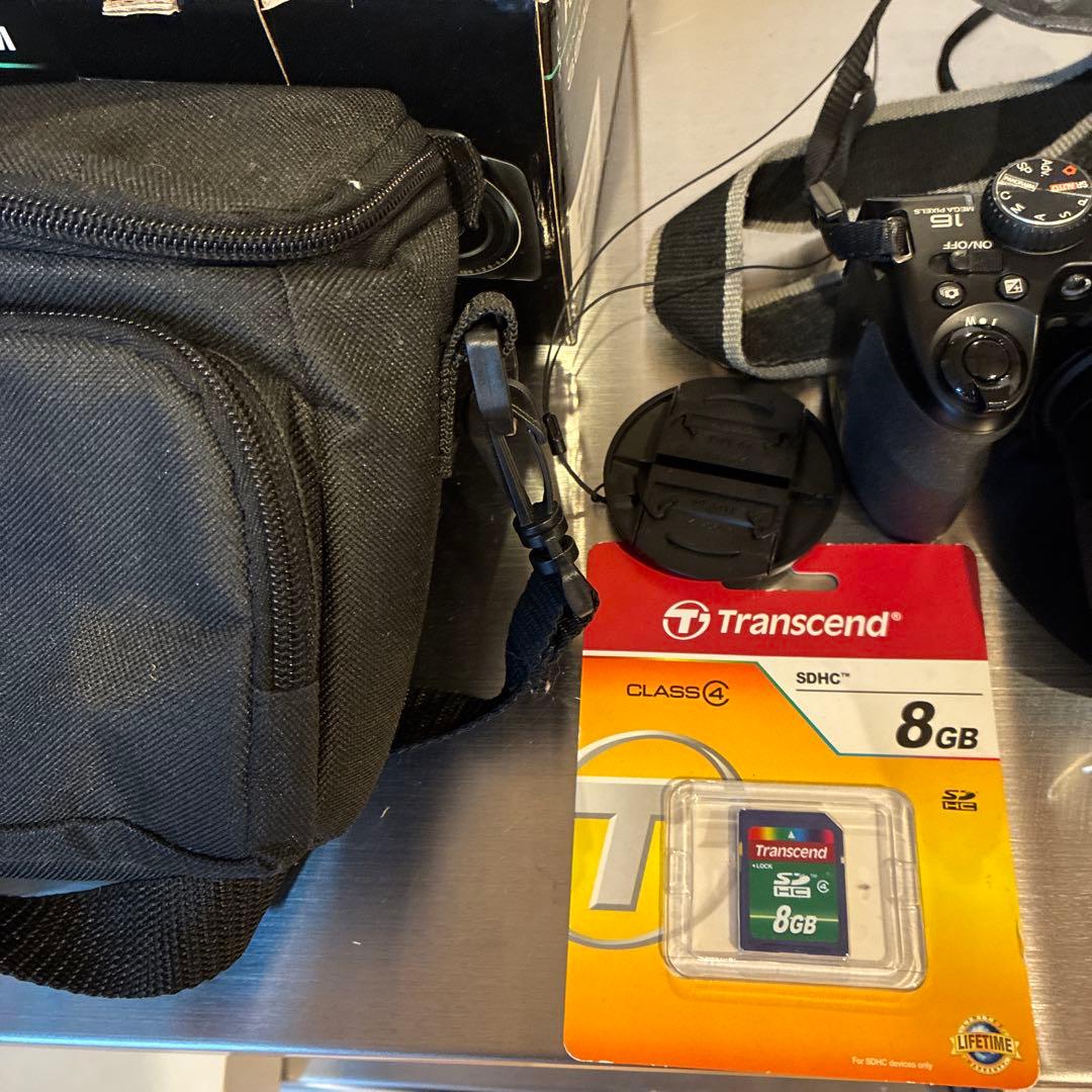 FUJIFILM FINEPIX S8400 本体　送料込み