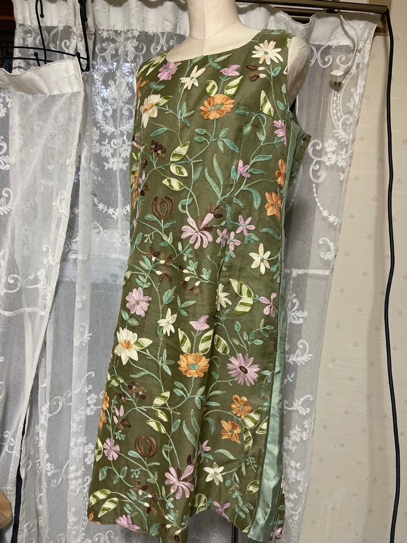 クチーナ カトウツトム ゴージャス　刺繍　ワンピース