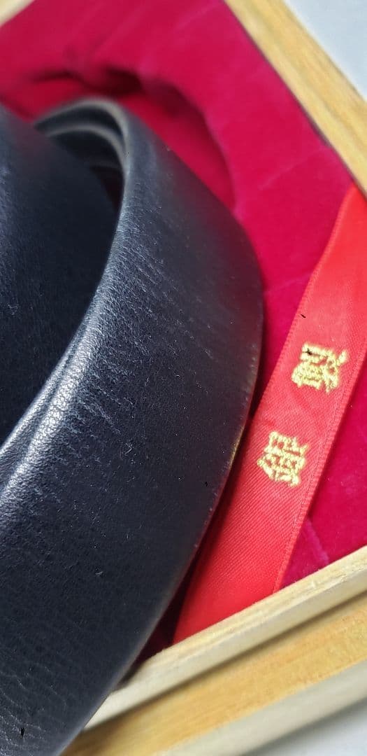 手彫り 牛革ベルト付きバックル 銀製 木箱入り