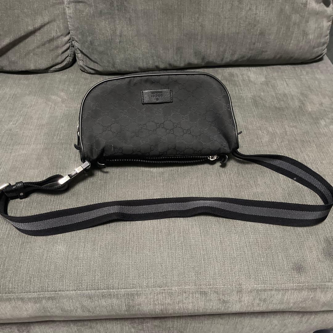 GUCCI GGキャンバス　ショルダーバック　黒