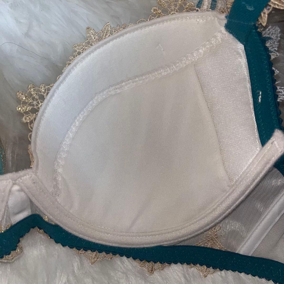 希少　店舗限定商品　サルート　G65 王家の紋章　ブラジャーTバックセット