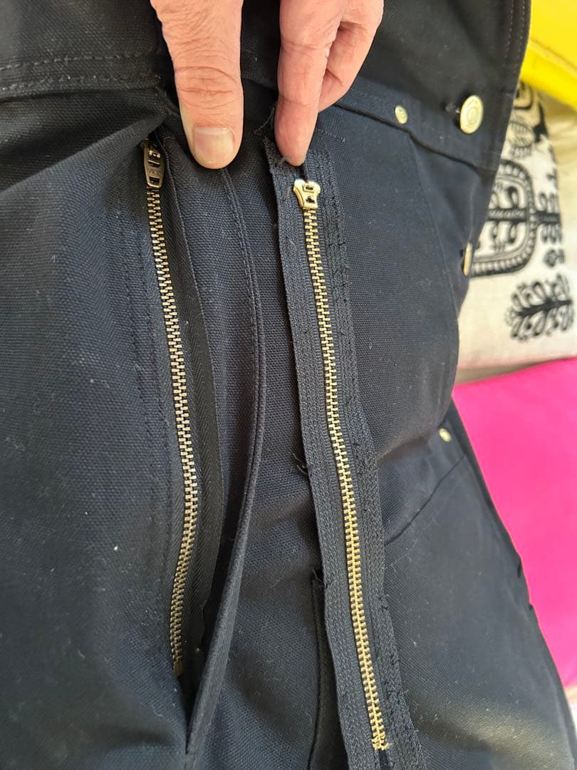 ア*ア様 美品訳ありカーハート　ブラック　ダック地オーバーオール W36×L30