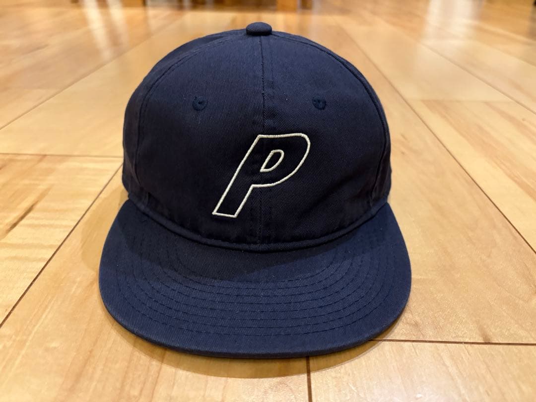 palace skateboardersのネイビーのキャップ