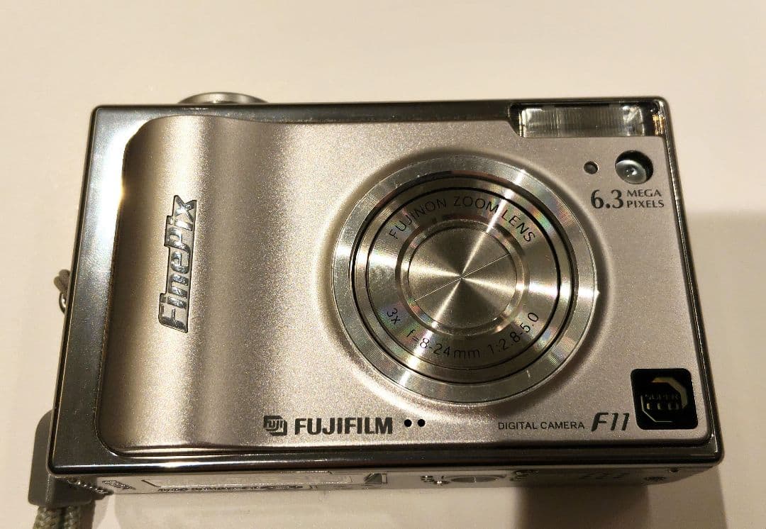 Fujifilm FinePix F11 6.3メガピクセル デジタルカメラ