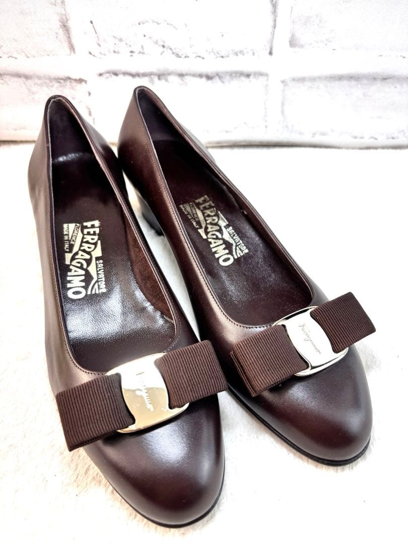 未使用✨サルヴァトーレフェラガモ　ヴァラ リボン　パンプス　ダークブラウン