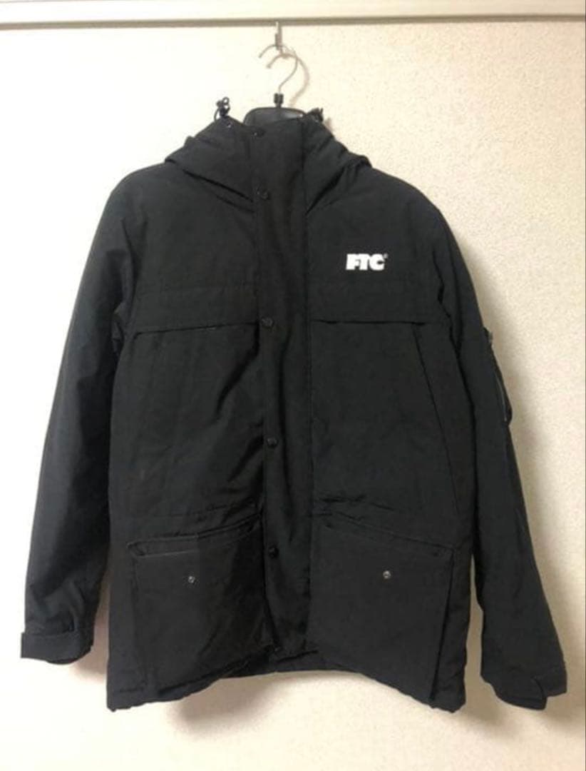 FTC ブラック ダウンジャケット