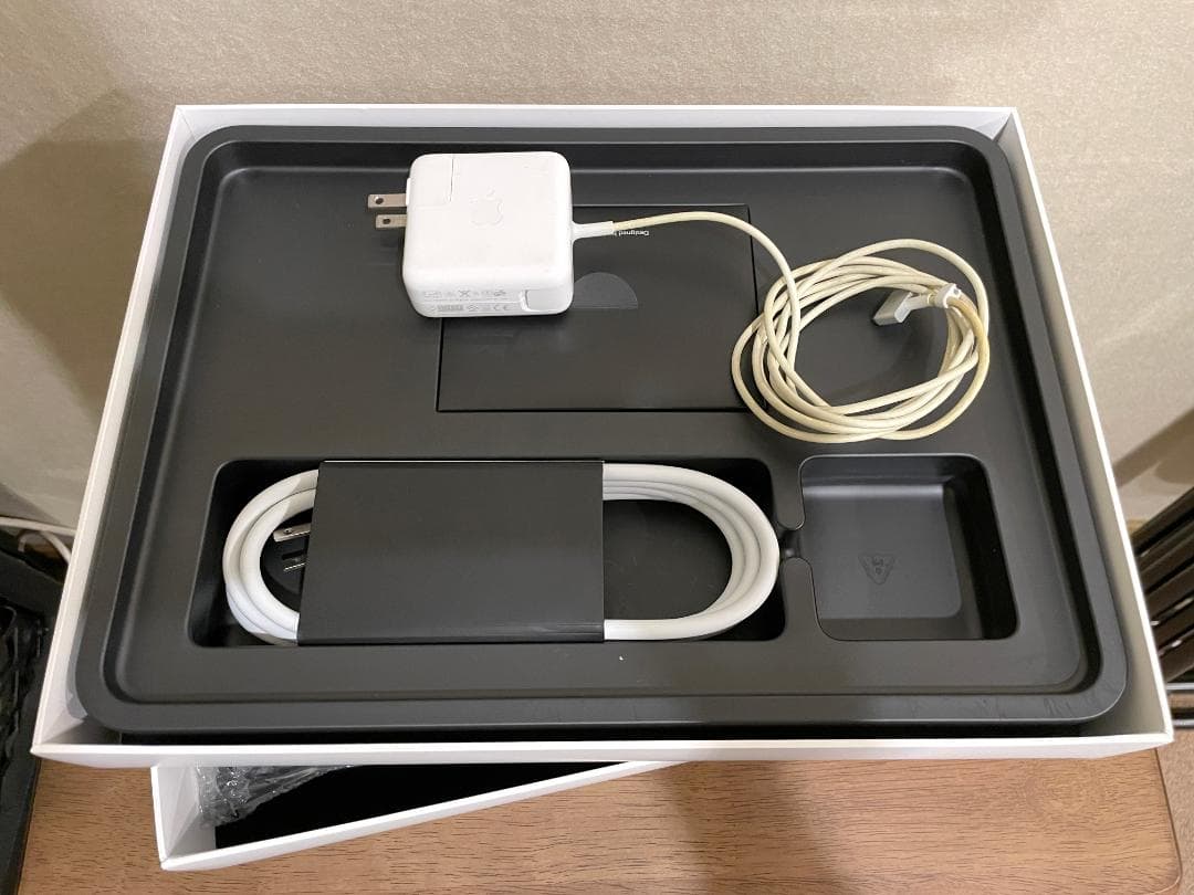 MacBook Air 13\"　2017　i5　8GB　251GB　まずまず美品