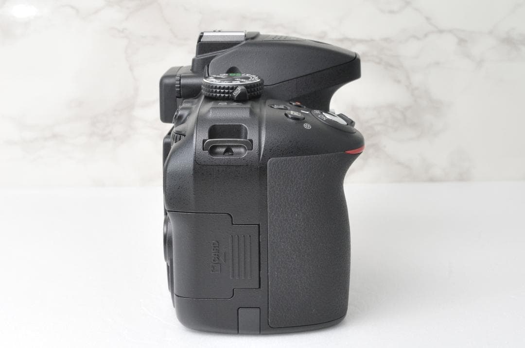 ショット数新品級❣️美品 Nikon D5300⭐️Wi-Fi スマホ転送 一眼レフ