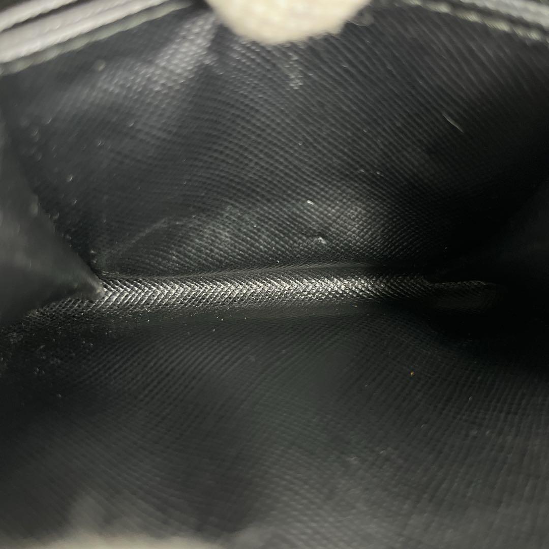 現行品　プラダ　ケース　三角ロゴ　ラウンドファスナー　サフィアーノ　黒